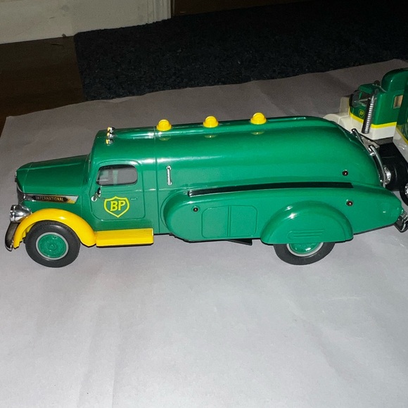 Lot of 3 BP Hess Green and Yellow Collectable Tanker Truck Set - Picture 13 of 15